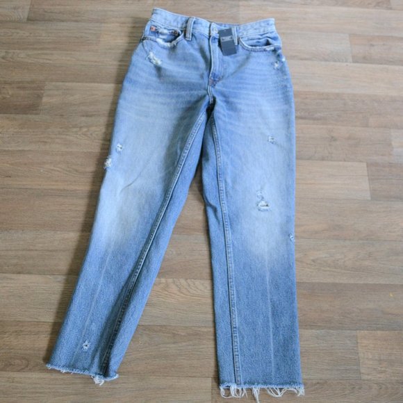 NWT Abercrombie & Fitch Mom Jean High Waisted Distressed Frayed Ends Size 26 - Picture 2 of 4